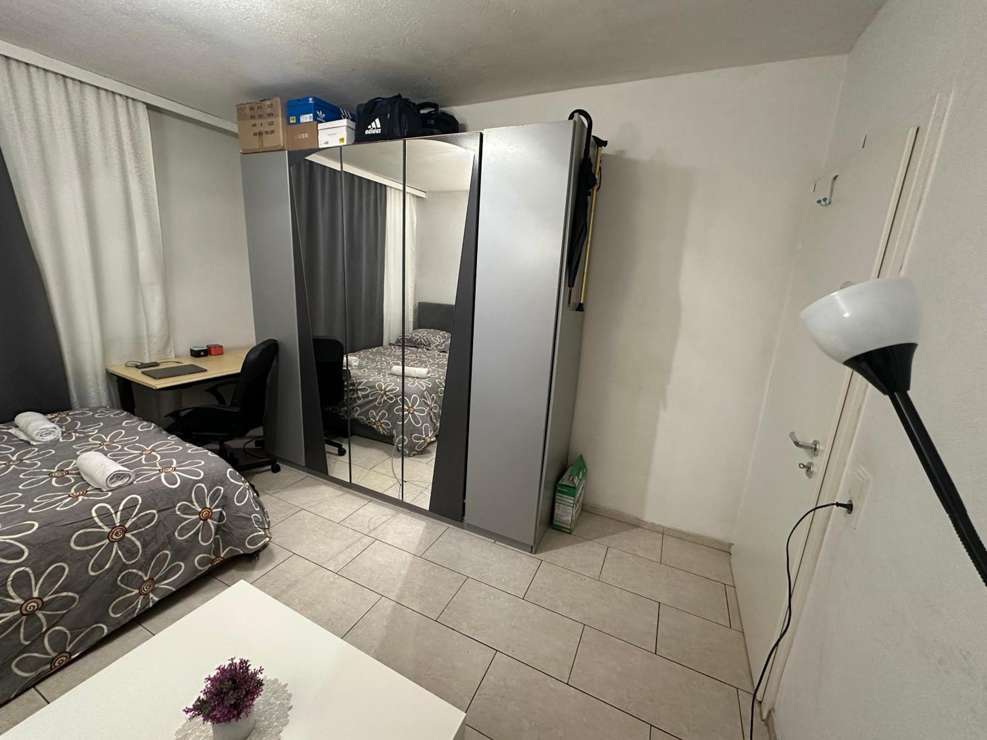 Schoenes Zimmer In Bahnhofsnaehe In Einer Wohnung Mit Grosser Terrasse Gießen Екстериор снимка